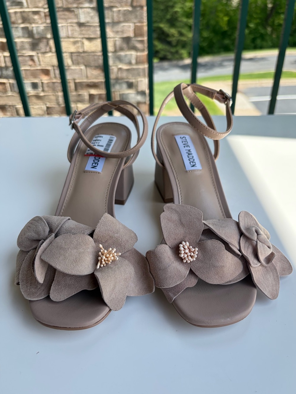 🆕🌺SteveMadden Floral Block Heel Sandals Nude Taupe 3D Flower Dress Heels Size6.5 - Picture 5 of 17